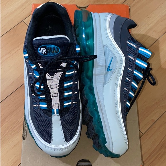 Nike Shoes - Nike Airmax